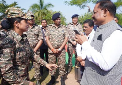 “मुख्यमंत्री विष्णु देव साय का बस्तरिया बटालियन में आत्मीय दौरा: जवानों और किसानों के प्रति गहरा स्नेह”