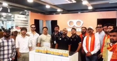 हिन्दू जागरण मंच ने लेंसकार्ट कर्मियों को मालिक की दोहरी मानसिकता से कराया परिचित