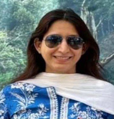 अब आईएएस की पत्नी लिफ्ट में फंसी