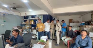 हंस ट्रेवल्स पर डीआरआई का छापा, नोटों से भरे बोरे बरामद
