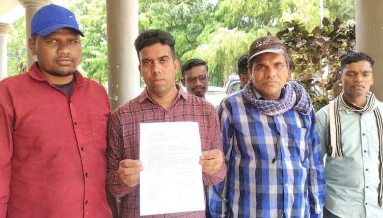 सुरक्षा कर्मियों ने  सिविल सर्जन के खिलाफ खोला मोर्चा,  कलेक्टर को सौंपा ज्ञापन