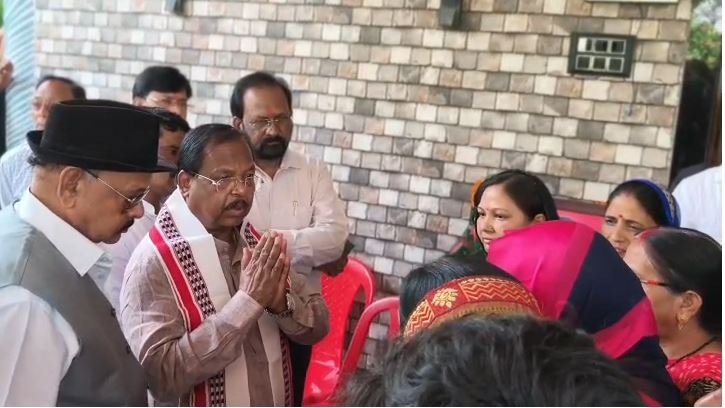 कोरिया तिहरा हत्याकांड,  परिजनों ने सीबीआई जांच और सख्त कार्रवाई की मांग की