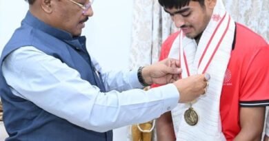 अंडर 18 एशिया कप विजेता खिलाड़ी ने सीएम से की मुलाकात