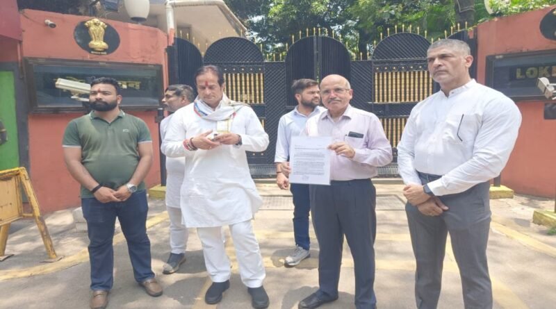 कांग्रेस ने लगाया सरकारी अस्पतालों में अमानक दवा आपूर्ति का आरोप, राज्यपाल को सौंपा ज्ञापन