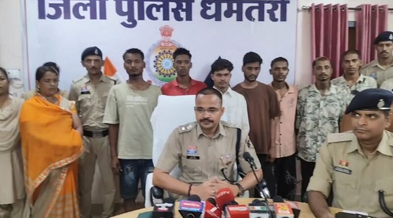 टैटू गैंग के 8 सदस्य गिरफ्तार, 24 लाख के सामान बरामद
