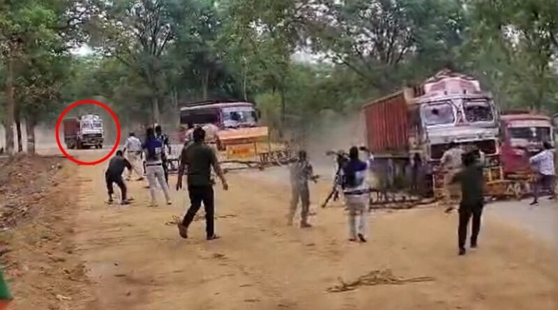 मासूम को कुचलकर दो बार बैरिकेड तोड़कर भागा ट्रक ड्राइवर