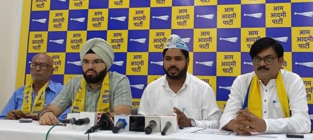 अनियमित कर्मचारियों को नियमित करें और बेरोज़गार युवाओं को भत्ता दें सरकार: आम आदमी पार्टी