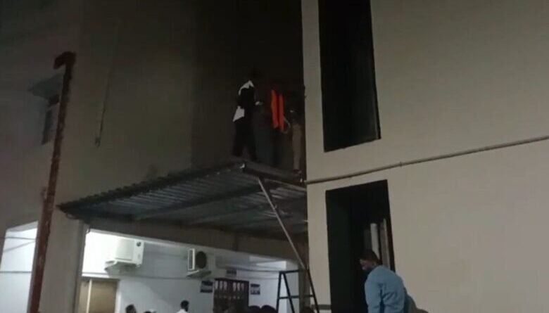 अस्पताल की चौथी मंजिल से  मरीज ने लगाई छलांग