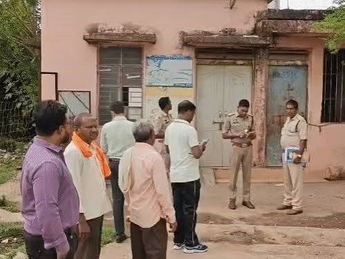 प्रेमी पर कुल्हाड़ी से हमला कर हत्या,  पति गिरफ्तार