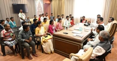 डिप्टी सीएम शर्मा ने नक्सल प्रकरणों की वापसी को लेकर बस्तर के युवाओं से की भेंट