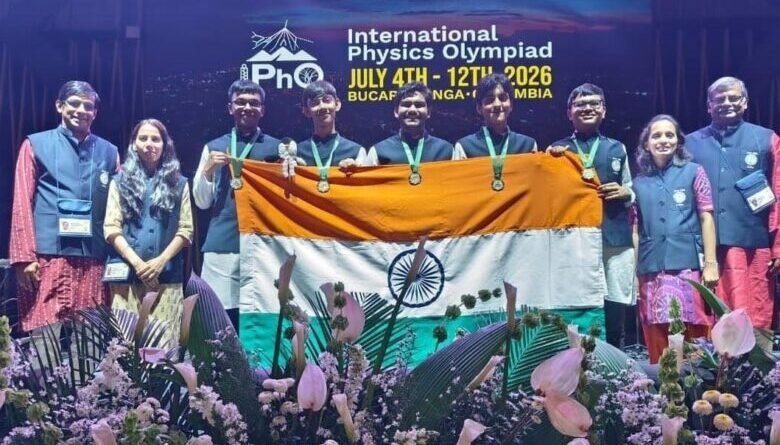 वित्त मंत्री ने अंतरराष्ट्रीय भौतिकी ओलंपियाड 2026 के स्वर्ण विजेताओं को दी बधाई