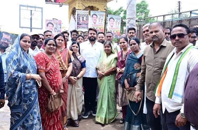 कांग्रेस ने पीएम और सीएम का पुतला फूंका, राज्य की नीतियों व जांच एजेंसियों के दुरुपयोग का आरोप