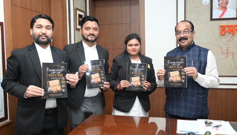 अधिवक्ता रानी की किताब NARCOTICS LAW AND REFORM का डिप्टी सीएम ने किया विमोचन